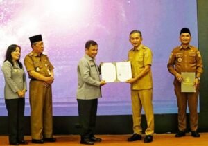 Wakil Bupati Muaro Jambi Junaidi Mahir terima sertifikat kekayaan intelektual Gambang Dano Lamo