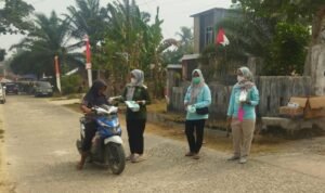Waspada Dampak Kabut Asap, Puskesmas Talang Bukit Bagikan Masker Gratis ke Warga