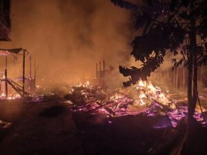 Api Mengamuk di Dusun Buat, Bathin III Ulu, Sembilan Rumah Ludes Terbakar
