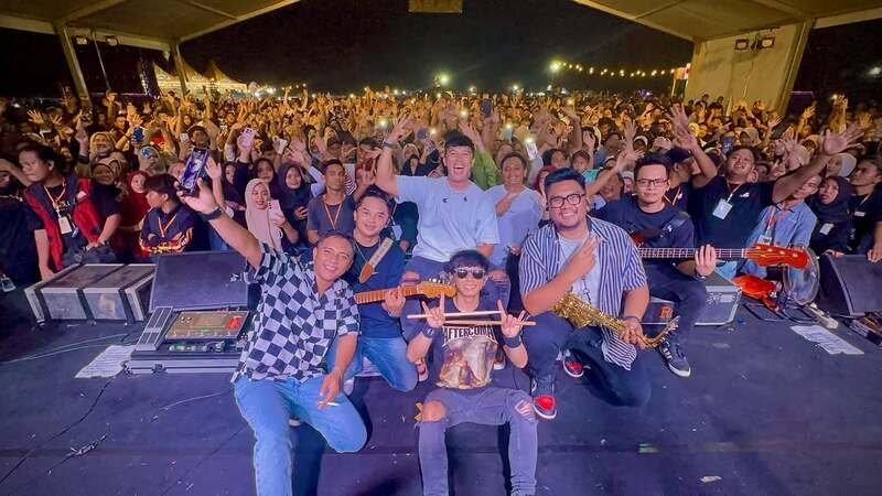 Konser Repvblik Band di Desa Talang Bukit, Kecamatan Bahar Utara, Muaro Jambi, Sabtu (7/8/2026) malam WIB.