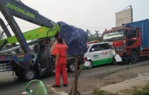 Tabrakan Beruntun di Tempino, Ambulans NU Care-LAZISNU Sungai Bahar Ringsek Parah